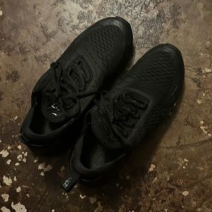 black air max 270s- 9.5 mens